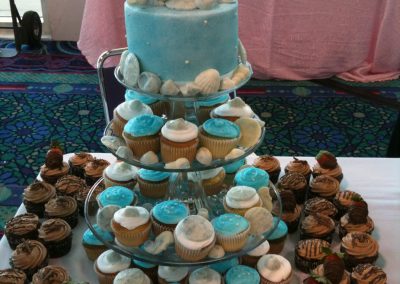 dolphin-cupcake-combo-wedding