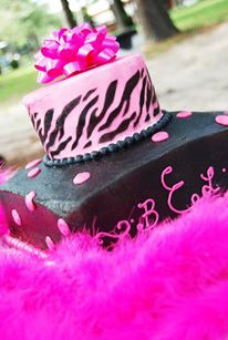 pink-tiger-stripes-cake